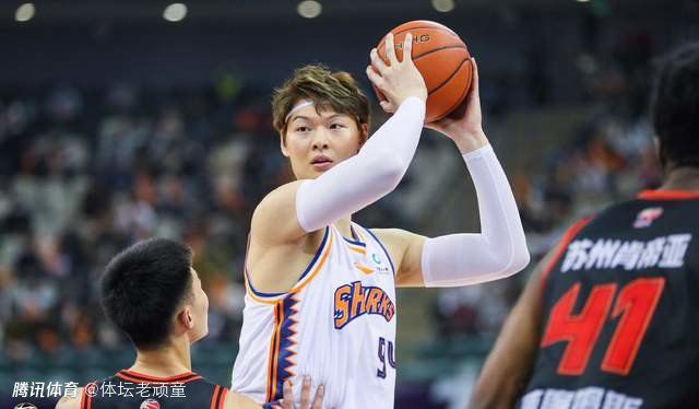 娇妻玩4p被3个男子伺候